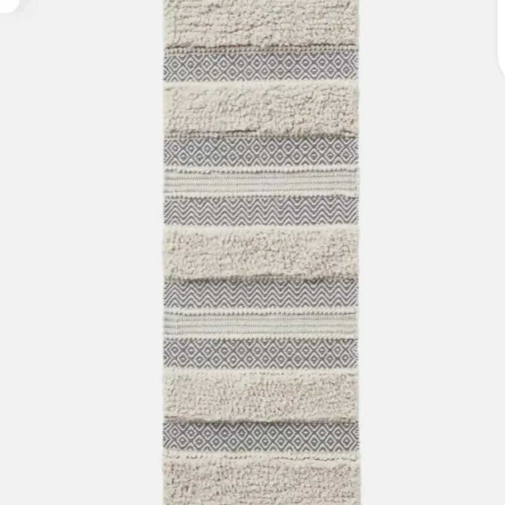 Ink & Ivy Boho Elegant Gray and Cream Bath Mat 22x58”